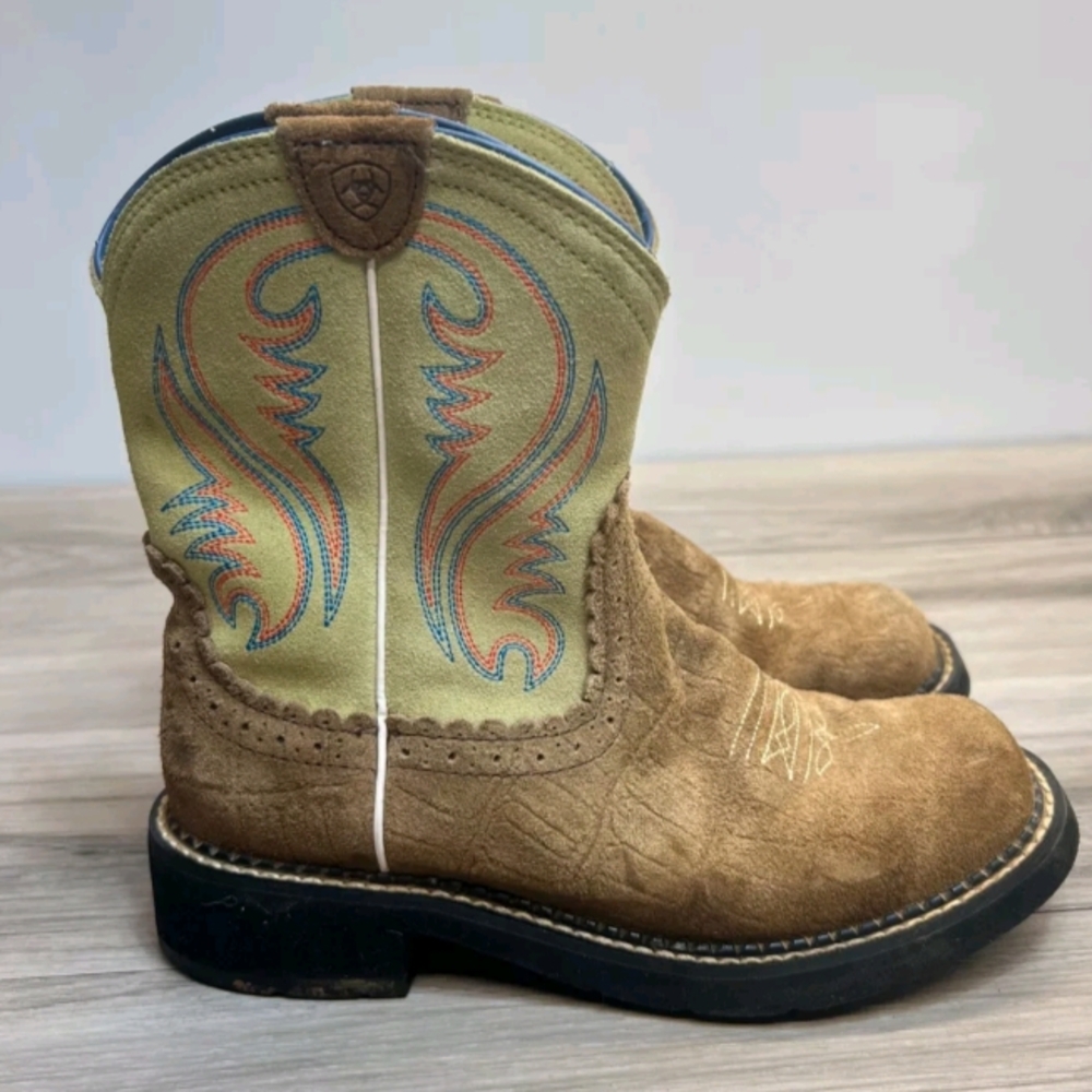 Womens Ariat Western Boots Size 6 Embroidered Round Toe NEW